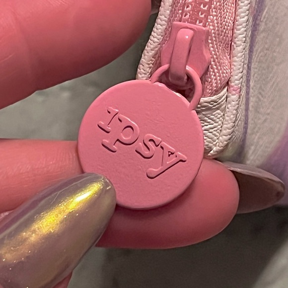 Princess Makeup Bag 👑 - Picture 2 of 4